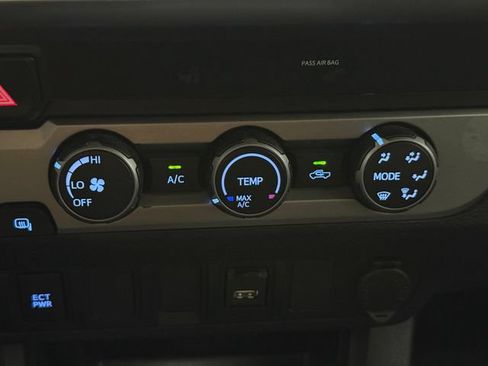 Used 2023 Toyota Tacoma SR5 RWD image 18