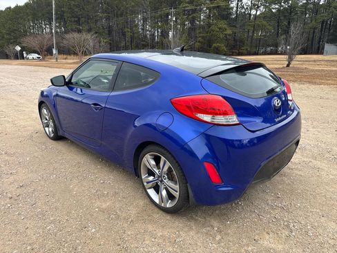 Used 2012 Hyundai Veloster w/ Style Pkg image 8