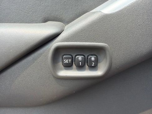 Used 2010 Nissan Pathfinder LE w/ Navigation Pkg AWD/4WD image 16
