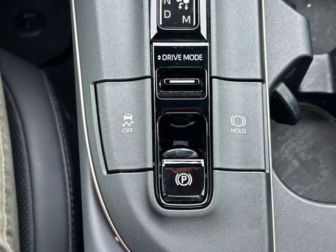 Used 2023 Toyota Crown Platinum image 27