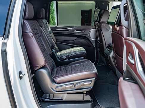 Used 2023 Cadillac Escalade ESV Premium Luxury Platinum AWD/4WD image 37