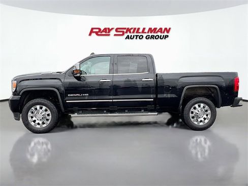 Used 2018 GMC Sierra 2500 Denali w/ Duramax Plus Package image 4
