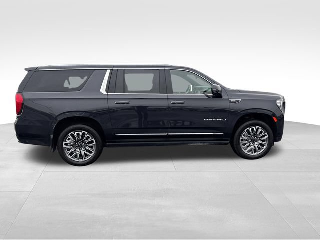 Used 2023 GMC Yukon XL Denali Ultimate AWD/4WD image 7