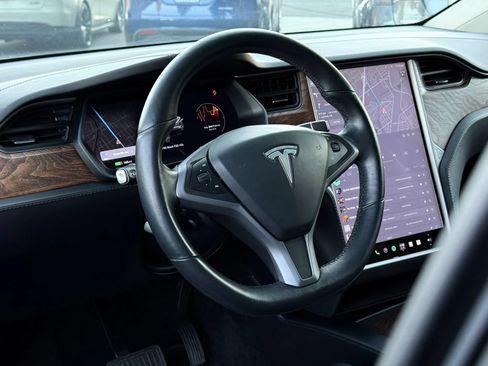 Used 2018 Tesla Model X 75D AWD/4WD image 16