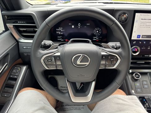 Used 2026 Lexus GX 550 w/ Accessory Package (2T) AWD/4WD image 18