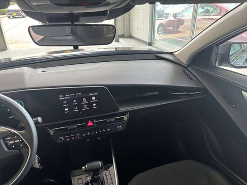 Used 2026 Kia Niro LX FWD image 33