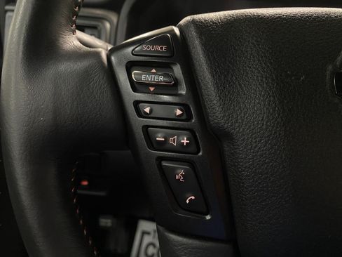 Used 2021 Nissan Titan PRO-4X w/ Pro-4x Convenience Package AWD/4WD image 18