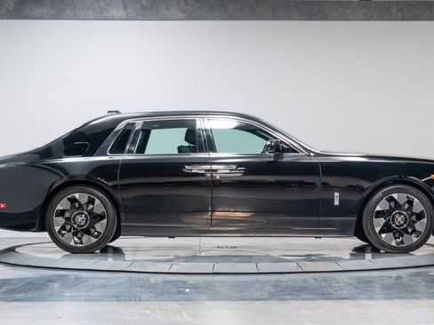Used 2024 Rolls-Royce Phantom Sedan w/ The Phantom Package RWD image 44
