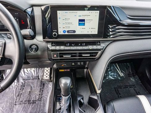 Used 2025 Toyota Camry SE image 35