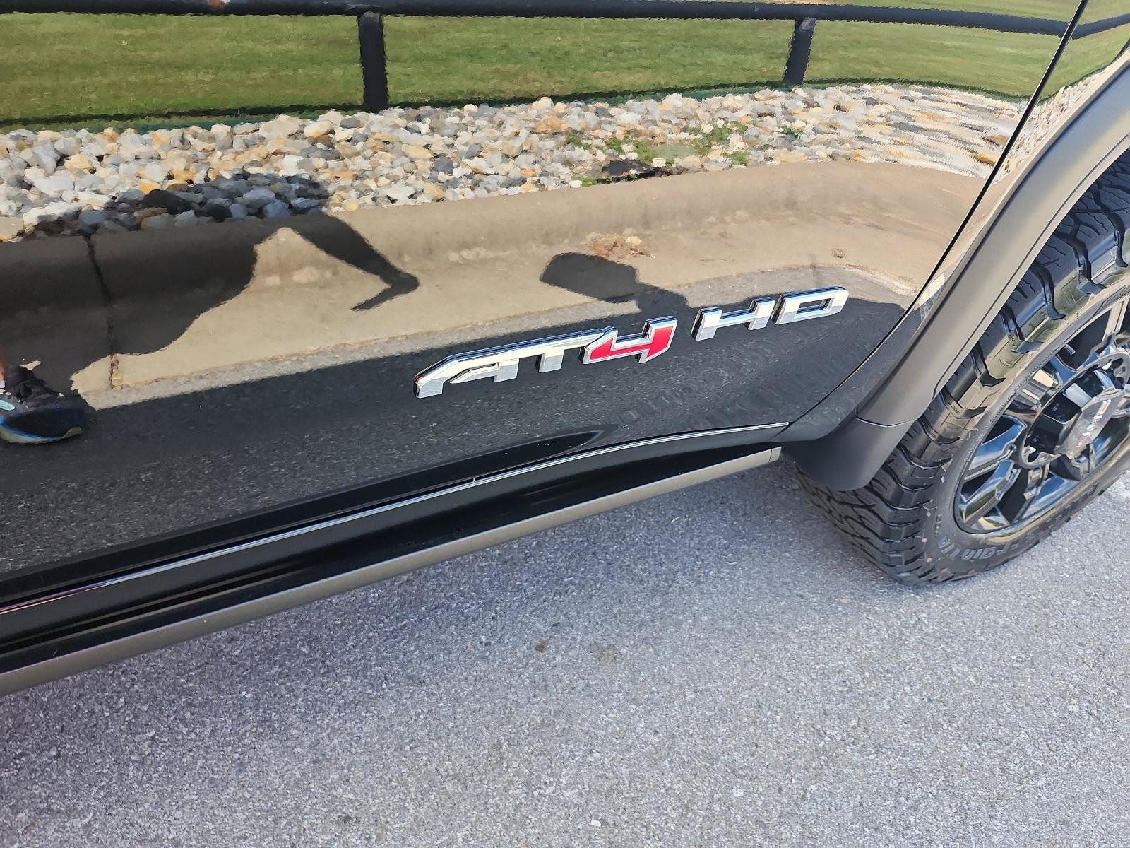Used 2025 GMC Sierra 2500 AT4 w/ AT4 Premium Plus Package AWD/4WD image 7