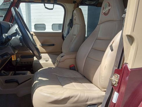 Used 2001 Jeep Wrangler Sahara AWD/4WD image 10