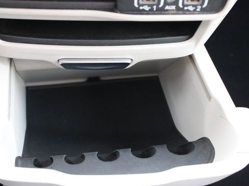 Used 2023 Chrysler Pacifica Touring-L image 41