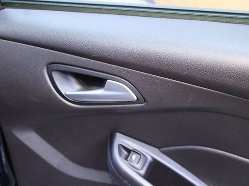 Used 2017 Ford Focus SE image 12