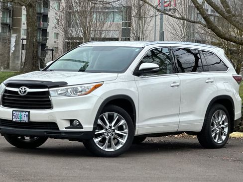 Used 2015 Toyota Highlander XLE image 1