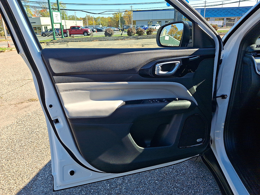 Used 2024 Jeep Compass Limited w/ Sun and Sound Group AWD/4WD image 16