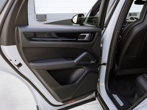 Used 2021 Porsche Cayenne Coupe image 29