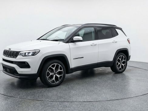 Used 2025 Jeep Compass Limited image 3