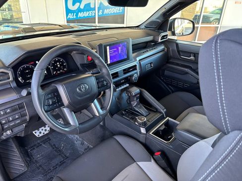 Used 2025 Toyota Tacoma TRD Sport w/ TRD Sport Upgrade Package AWD/4WD image 9