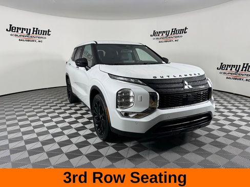 Used 2023 Mitsubishi Outlander SE Black Edition image 5