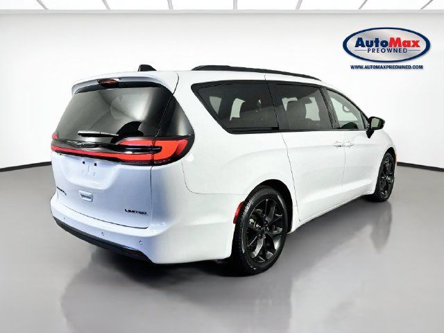 Used 2025 Chrysler Pacifica Limited FWD image 2