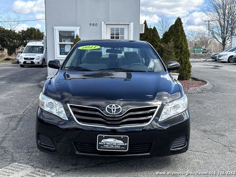 Used 2011 Toyota Camry LE image 2