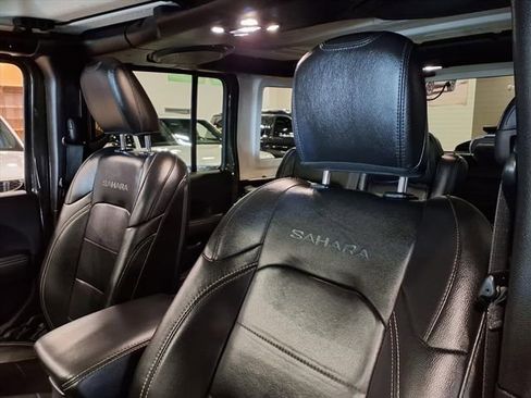 Used 2022 Jeep Wrangler Unlimited Sahara image 16