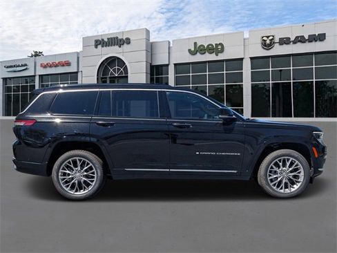 New 2025 Jeep Grand Cherokee L Summit w/ Luxury Tech Group V image 2