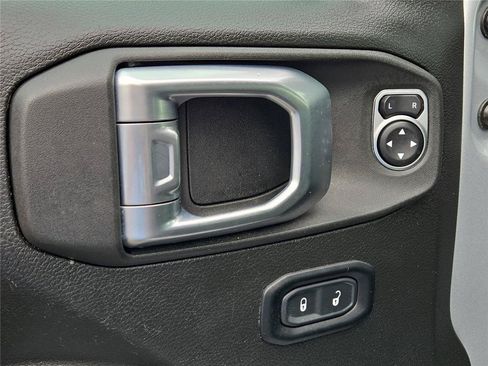 Used 2024 Jeep Wrangler Unlimited Rubicon AWD/4WD image 14