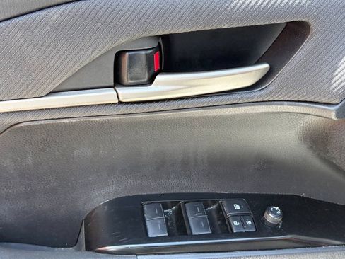 Used 2025 Toyota Camry SE FWD image 5