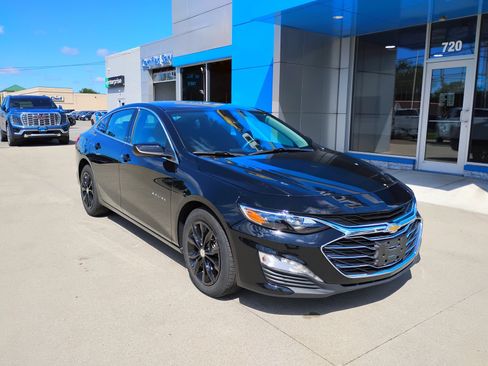 Used 2025 Chevrolet Malibu LT FWD image 3