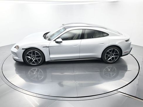 Used 2025 Porsche Taycan image 38
