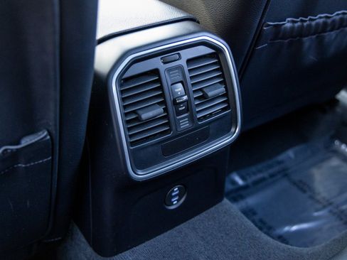 Certified 2022 Porsche Macan image 42