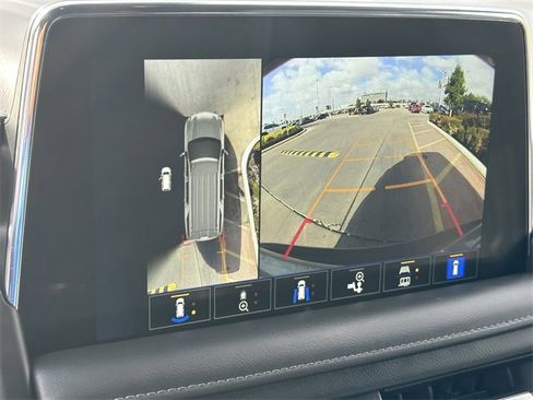 Used 2022 Chevrolet Tahoe LT w/ Luxury Package image 16