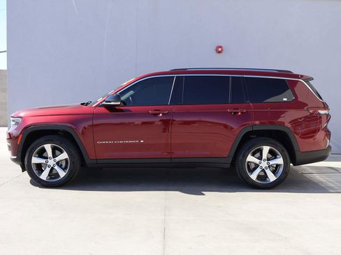 Used 2022 Jeep Grand Cherokee L Limited RWD image 2