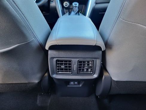 Used 2023 Toyota Venza LE image 14
