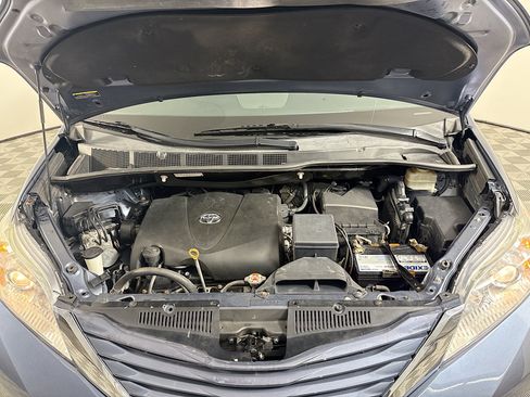 Used 2017 Toyota Sienna LE FWD image 36