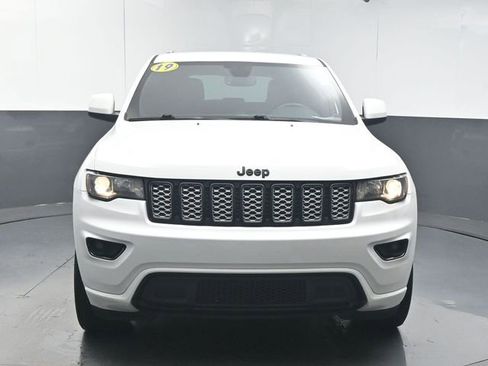Used 2019 Jeep Grand Cherokee Altitude image 3