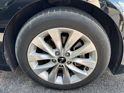Used 2018 Kia Optima EX w/ Premium Package FWD image 9