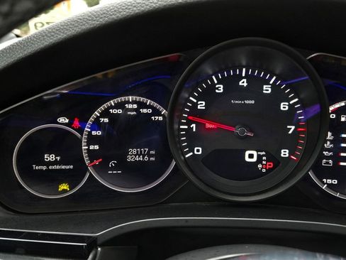 Used 2022 Porsche Cayenne w/ Premium Package image 25