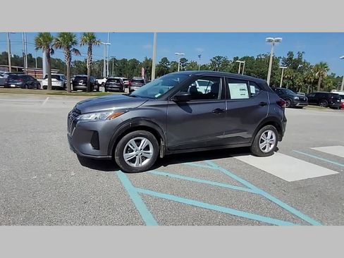 New 2025 Nissan Kicks Play S image 22