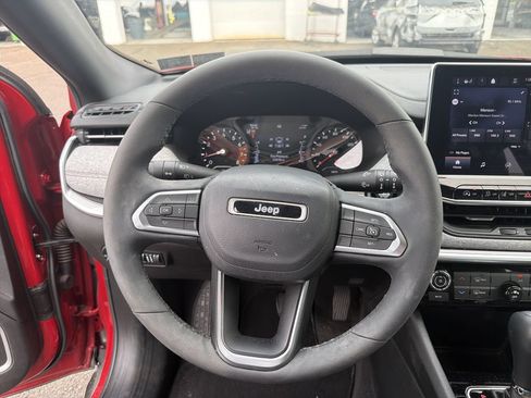 Used 2023 Jeep Compass Latitude AWD/4WD image 21