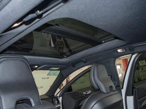 Used 2019 Volvo S60 T6 R-Design image 14