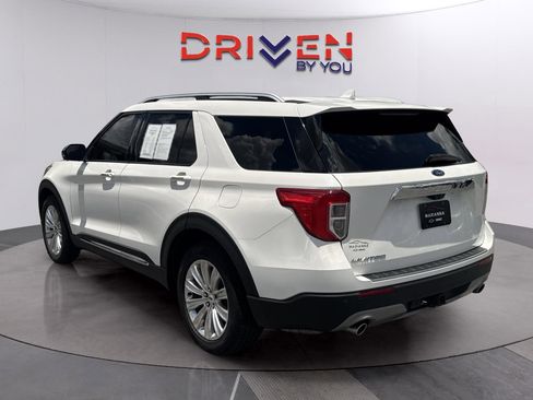 Used 2022 Ford Explorer Limited w/ Equipment Group 301A RWD image 3