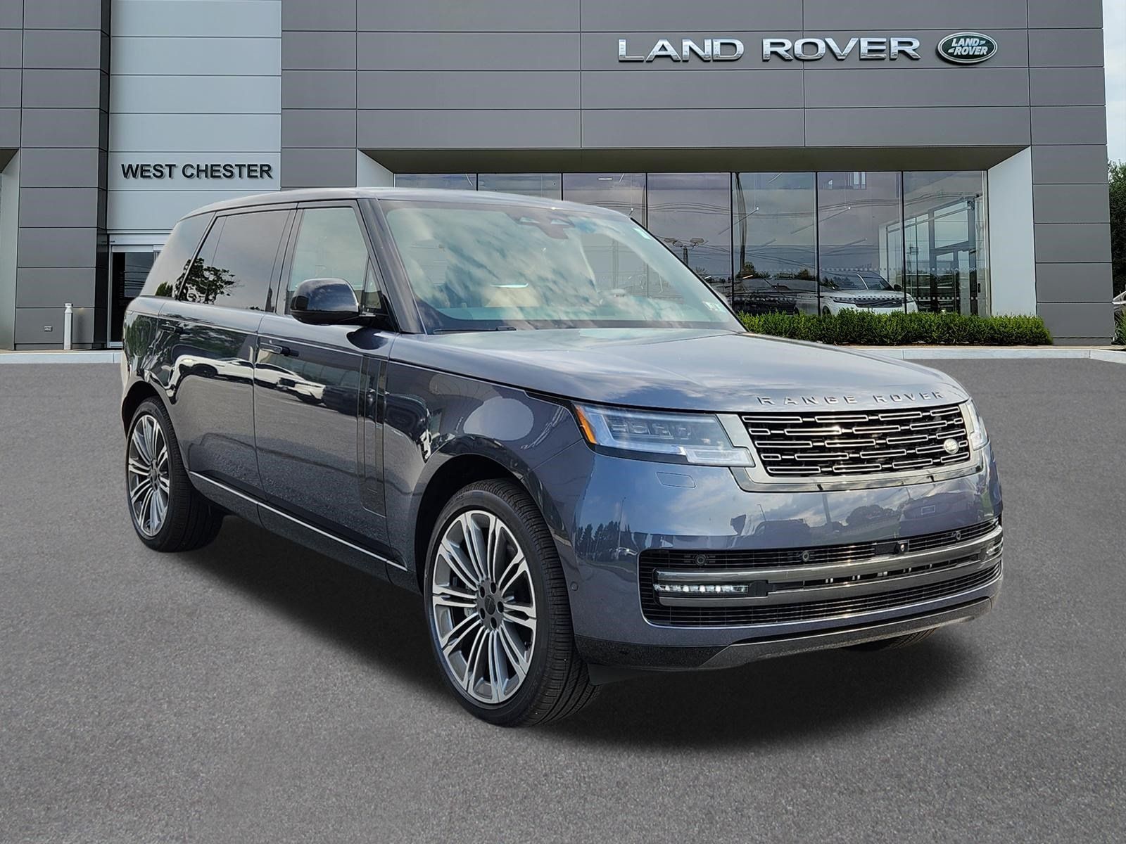 New 2026 Land Rover Range Rover Long Wheelbase SE AWD/4WD image 2