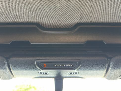 Used 2019 Jeep Wrangler Sport AWD/4WD image 16