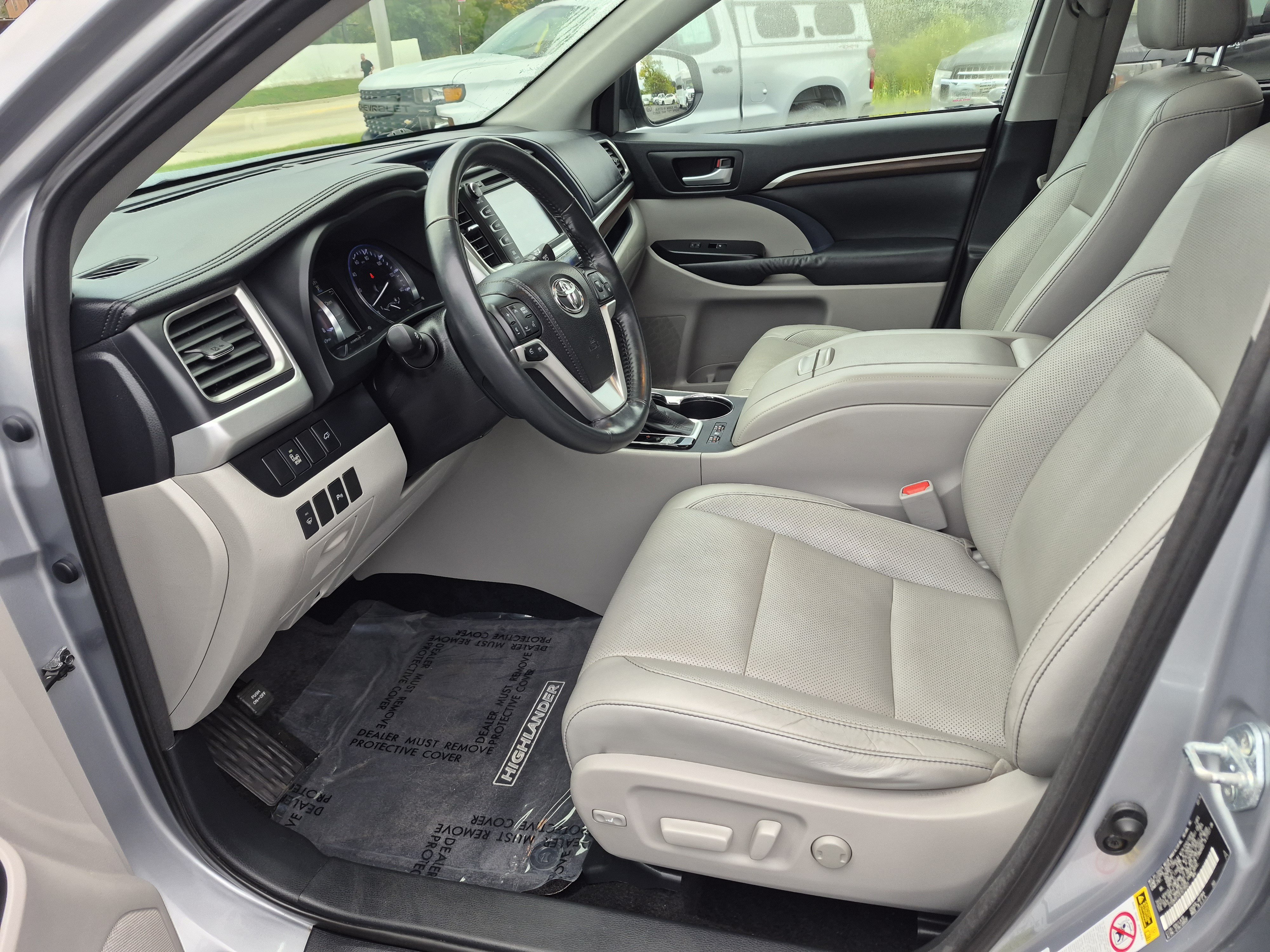 Used 2014 Toyota Highlander Limited w/ Preferred Accessory Package AWD/4WD image 7