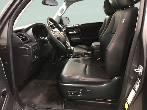 Certified 2022 Toyota 4Runner TRD Off-Road Premium AWD/4WD image 16