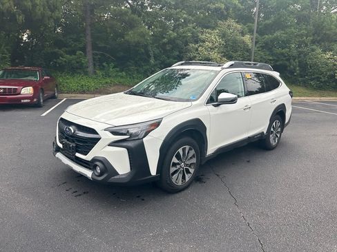 Certified 2025 Subaru Outback Touring AWD/4WD image 10