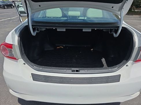 Used 2013 Toyota Corolla LE FWD image 25