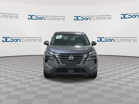 Used 2024 Nissan Rogue SV FWD image 3
